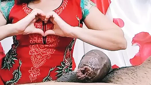 Orta yaşlı seksi kadın diliyle adamın götünü teselli ediyor