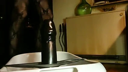 Benim sürtük anal-sürtük onun 15 inç x 4 inç yapay penis sürme