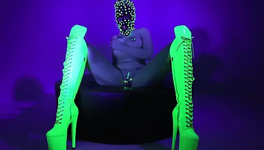 Neon Sikiş Solo Rave