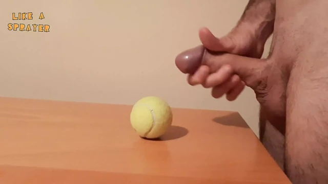 handjob ve twinks üzerinde tenis topu