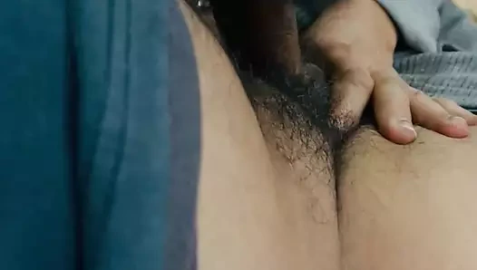 Üvey kardeşim evime gelir ve sikimi emmeye başlar