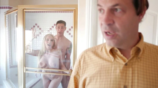 İyi görünümlü üvey kırlangıçlar genç çük ve sikikleri sert