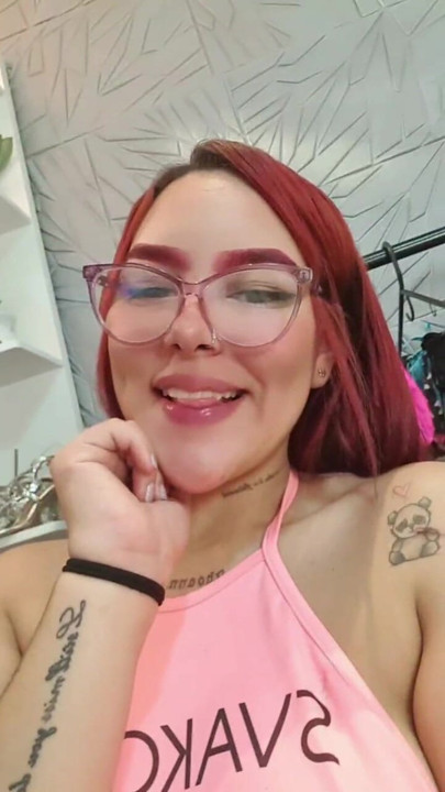 Hey, hey, hey, hey! Nasıl gidiyor? Şimdi çevrimiçiyim, yayınımda görüşürüz. Epik bir an için hazır ol!