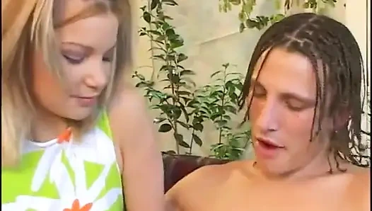 querer ser matón convierte a una rubia inocente