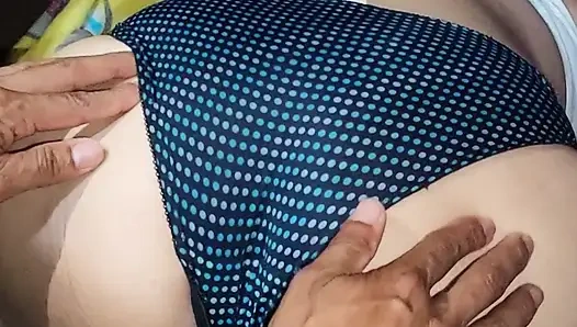 Tatlı ve ıslak Tamil amcık x videolarda Hintli yenge ile gerçek ev yapımı Hintli seks