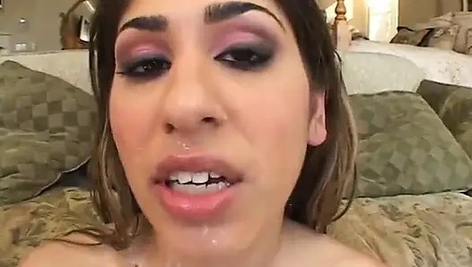 Hintli bomba kanepede adamın şişman yarağına biniyor