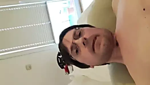 Ağzına boşalmayı kendi emiyor