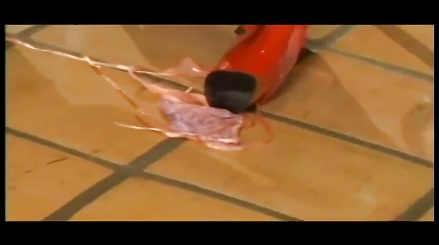 Wild Marey Carey lezbiyen eğlencesinde dildo oyuncaklarını kullanıyor