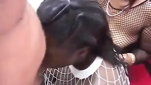 Seksi siyah tombul büyük beyaz yarak... sadece ağzına