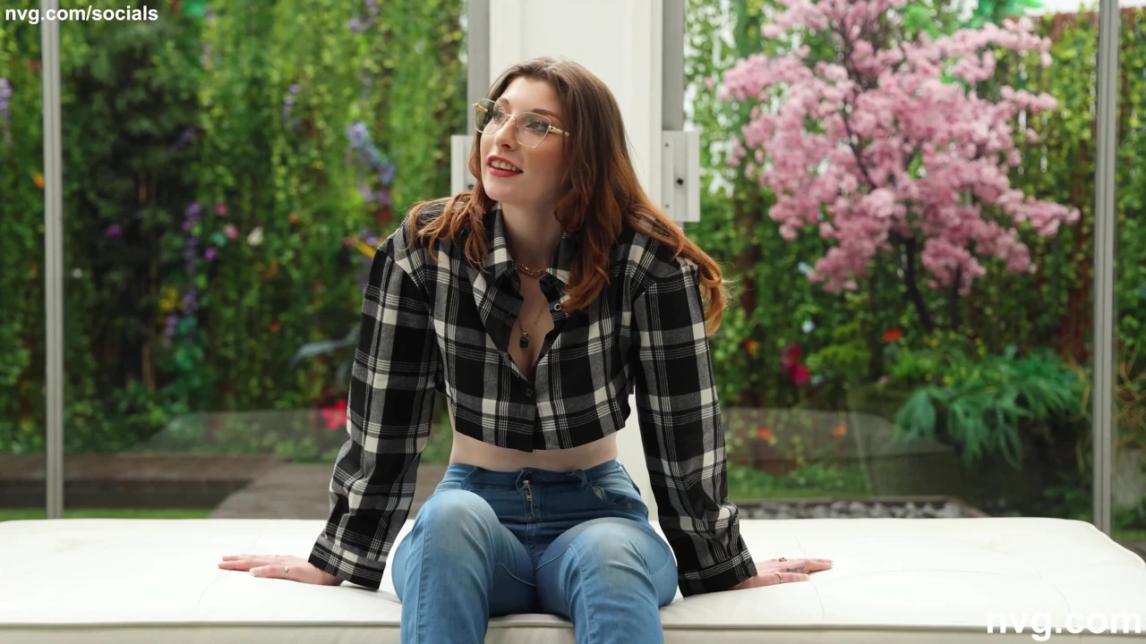 Pale skin with a hour glass figure, you're going to want to see her fuck!