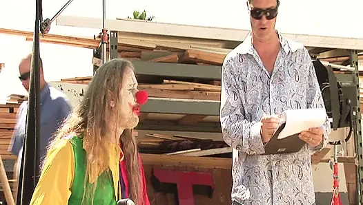 Olgun sarışın ve esmer kızlar vahşi orgazm için parmaklıyor