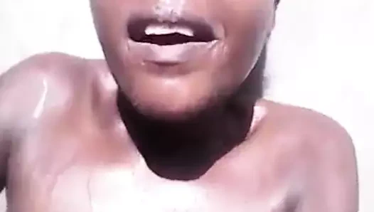 Kız arkadaşımı sikiyorum