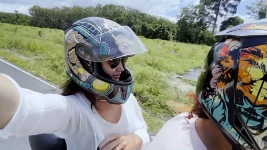 David ve Kelly striptiz kupası maçında karşı karşıya