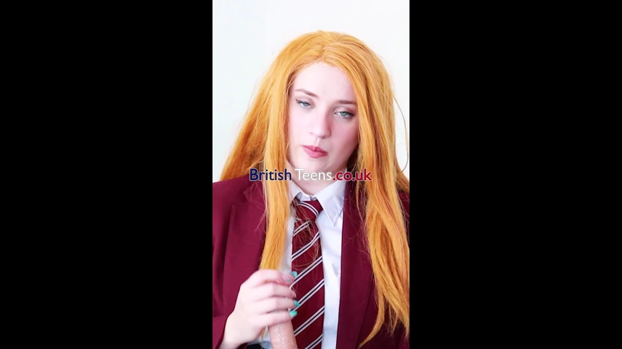 Victoria Greene üniformasıyla 31 talimatı veriyor