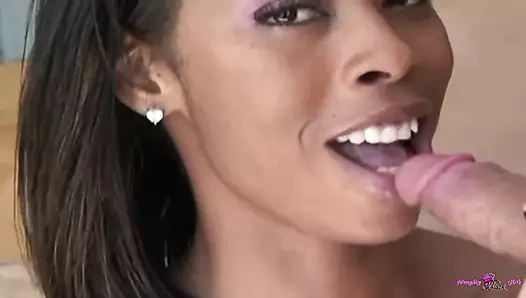 Mükemmel zenci kız Jordan Sky boşalana kadar asılı beyaz aygırını emiyor ve sikiyor