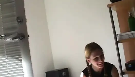 Muhteşem genç kızla kamera arkası