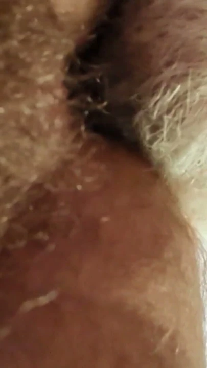 Daddy feasting on a beautiful hairy hole | Klip 1