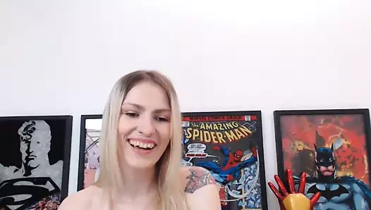 Seksi esmer çılgınca onun önünü oynuyor