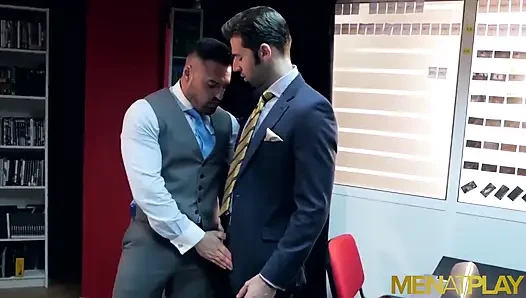 Menatplay latin kadın Gabriel Lunna eşcinsel Dario Beck'i baştan çıkarıyor