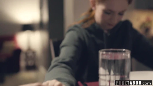 Saf tabu üvey anne-baba ve üvey kardeş hoşgeldin yeni kız kardeş