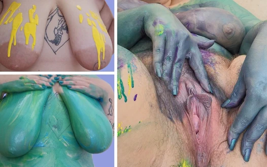 Göğüslerimde boya oyunu ve sonra mastürbasyon