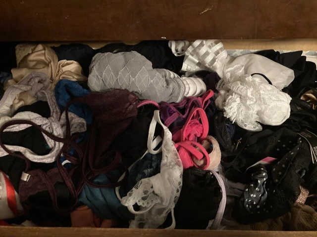 Elianna üvey kızının külotunu deniyor