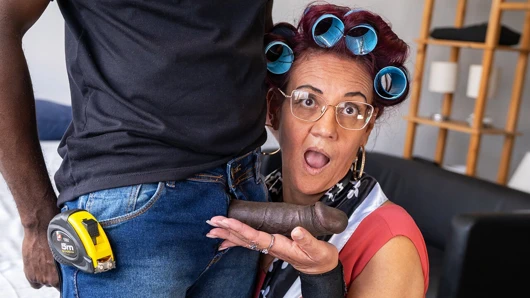 Olgun göt sert büyük siyah yarakla geriliyor