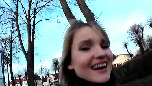 Sarışın hatun bdsm esaretinde göğüslerini ve oyuncağını azdırıyor