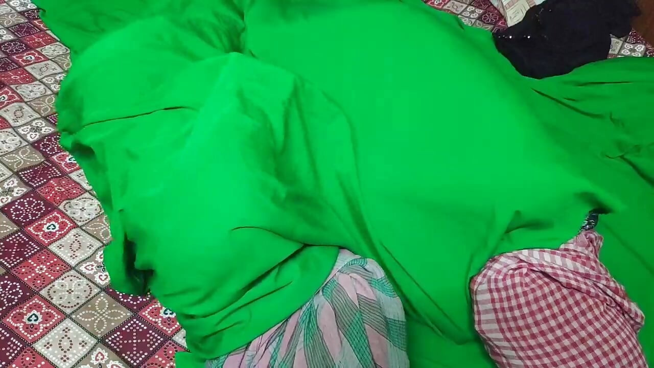 Hintli köylü kız ateşli seks videosunda