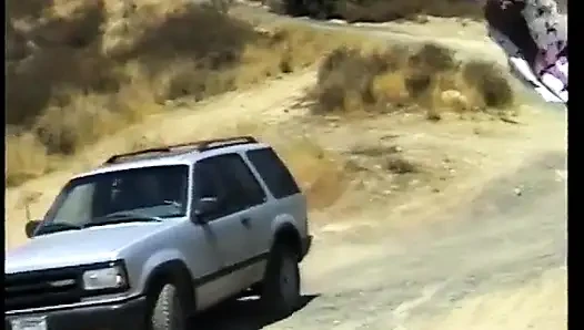 Dört aç zenci fahişe bir delikanlıyı ve birbirlerini oyuncaklarla sikiyor