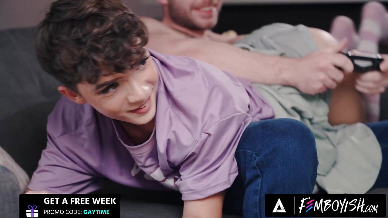 Femboyish - fem twink sam ledger ve büyük sikli erkek arkadaş Marcus Mcneil yarış oyunundan tutkulu anal sekse gidiyor