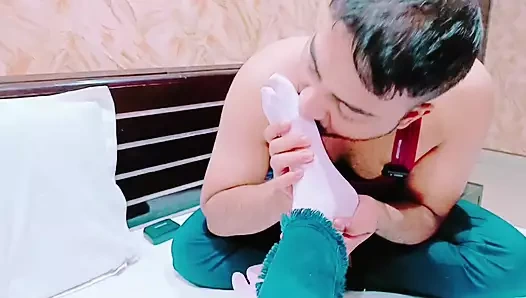 Tanrıça fatima çorap yalıyor