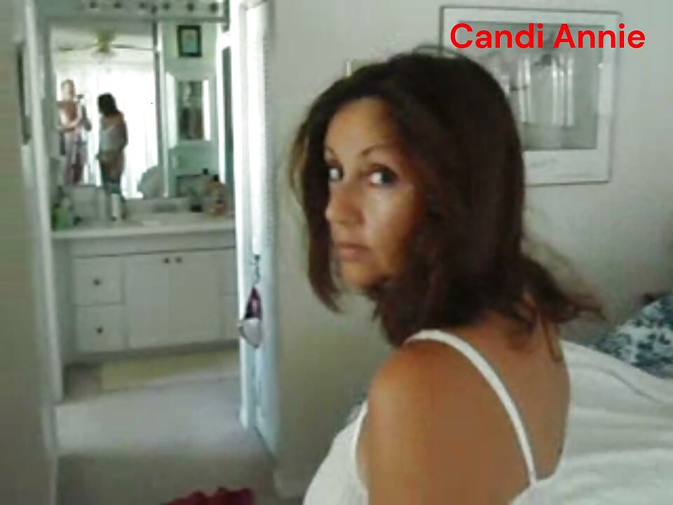 Ateşli evli kadın Candi Annie amını yalatıyor ve harika bir orgazm yaşıyor!