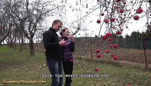 Azgın çift gerçek kaygan nuru masajının tadını çıkarıyor