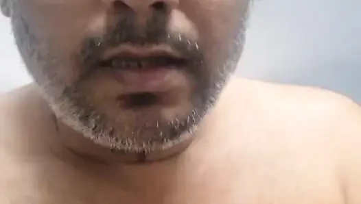 Solo yarak tam gece için ücretsiz sikişiyor...