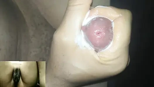 Kızlar görüntülü görüşmede mastürbasyon yapıyor