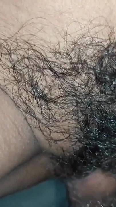 Волнующий момент из "Первый раз трахаю эту маленькую подругу Аарши, часть 3"