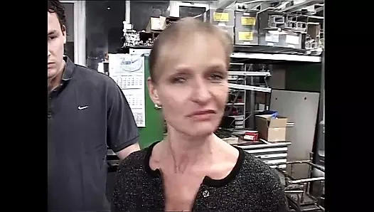 Canavar tarafından sikiliyor - bölüm 1