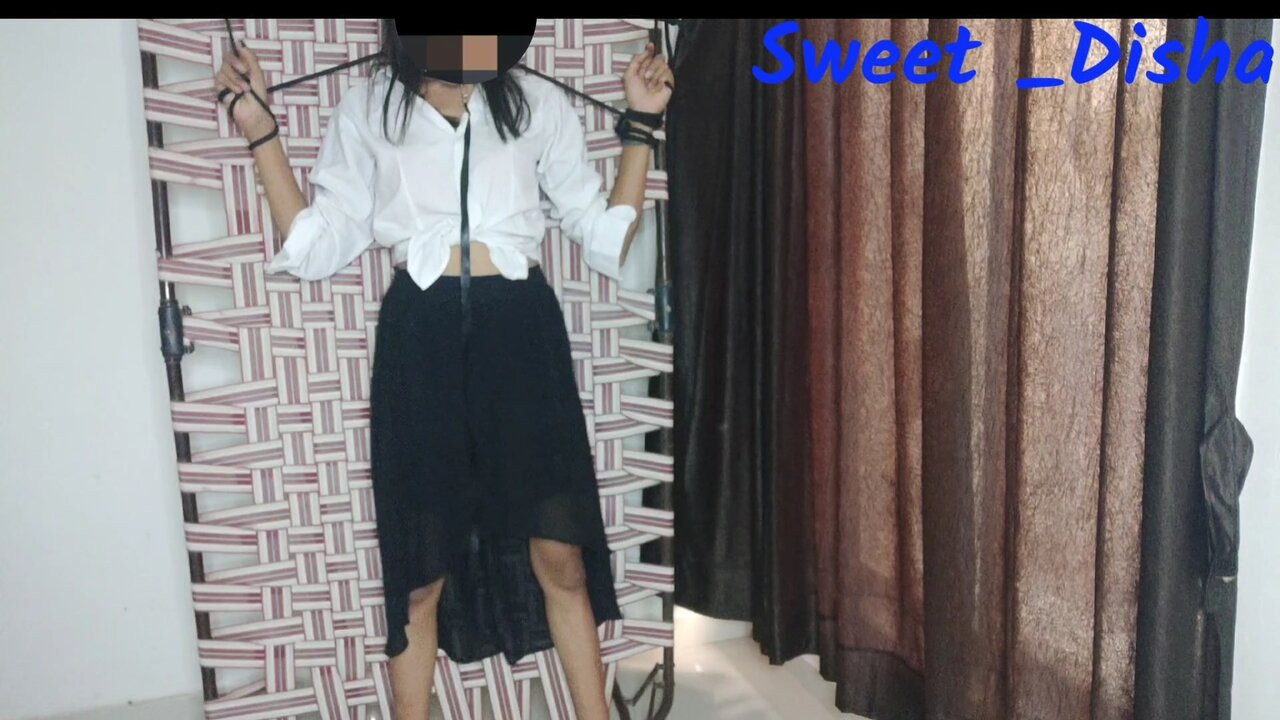 Disha yenge sınıf arkadaşı rahul ile seks yapıyor.