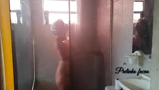 Yaramaz Komşu Bana Duş Alırken Görmem Için Para Teklif Etti