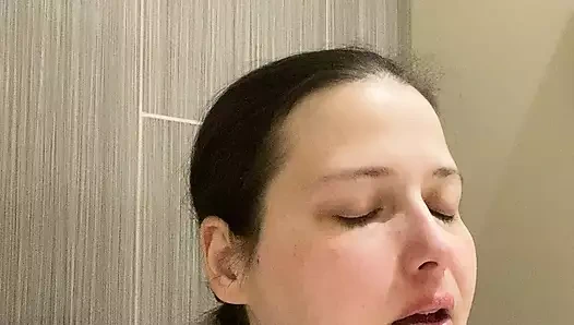 Hastayken boşalıyor