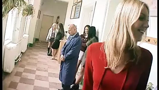 Dot.. Max e le studentesse della III C - scene #01