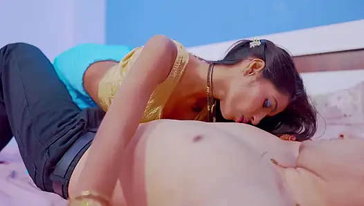 Seksi ince yenge balkonda tek başına otururken devar tarafından baştan çıkarıyor