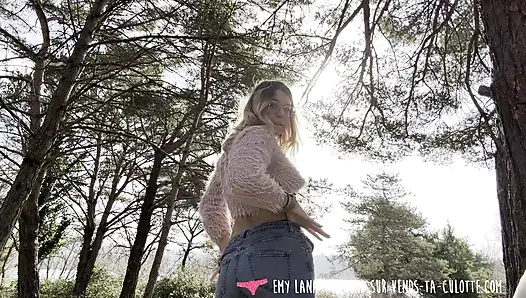 Vends-ta-culotte - muhteşem Fransız amatör kız çıplak soyunuyor ve açık havada mastürbasyon yapıyor