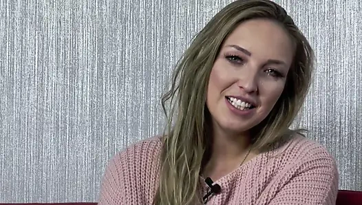 Vücut fileli büyük götlü orta yaşlı seksi kadın oyuncu seçmelerinde ağzına ve amına yarak alıyor