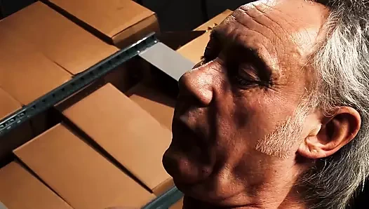 Emma göt ve biseksüel kız arkadaş vahşi, sert dörtlü sekste dölleniyor