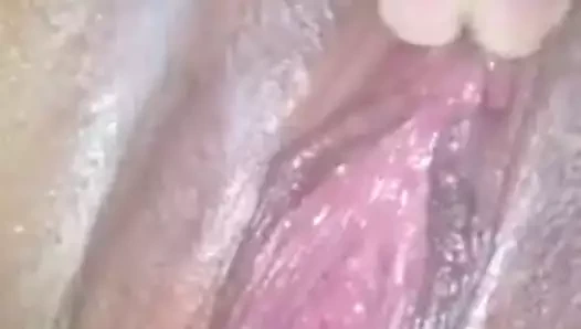 Büyük kedi fışkırtma