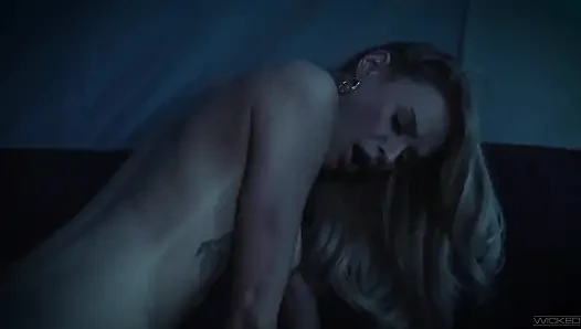 Wicked - güzel Emma Hix amını yalamak için kızıl saçlıyı takip ediyor