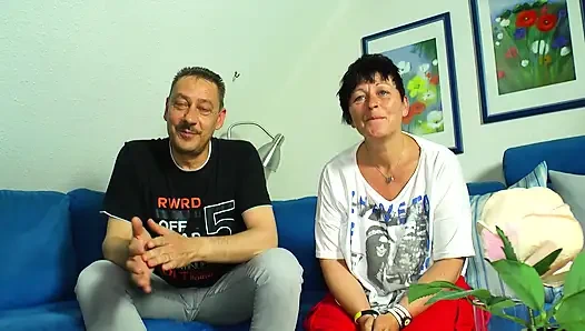 Alman amatör çiftin ilk ev yapımı özel pornosu