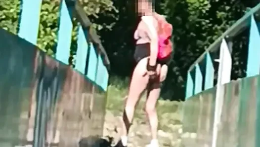 Yürüyüş sırasında götümü yaya köprüsünde gösterdiğim basit video